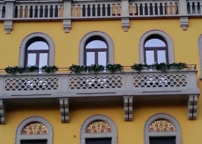 Piazza Cavour - Luxury View Como